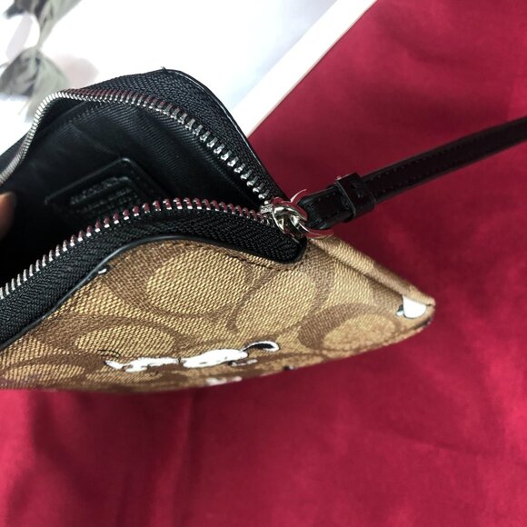 Coach X Peanuts Corner Zip Wristlet Wallet With Snoopy & Woodstock - Picture 6 of 9